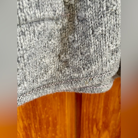 Vintage! 100% Wool! Gorgeously oversized, puffed sleeved Perfection! - Picture 3 of 7